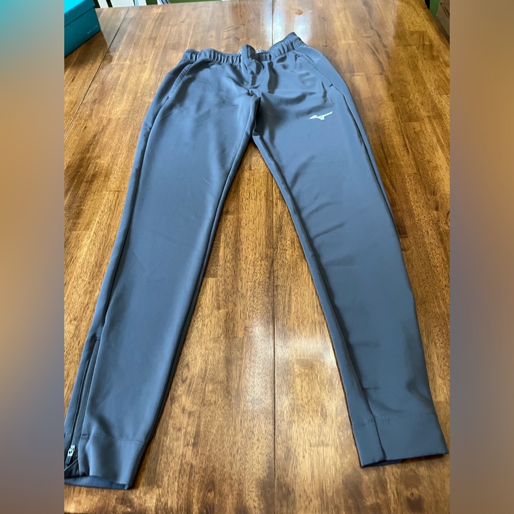 mizouno size small joggers.
